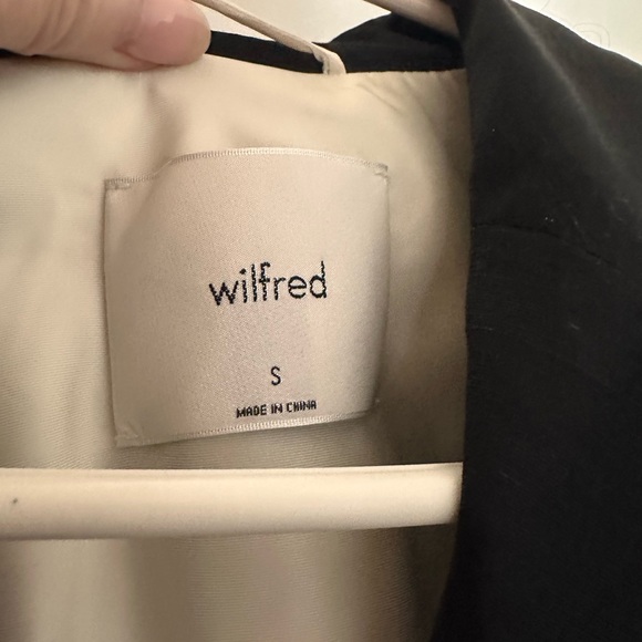 Black linen art is jacket with pockets, belt and lapel - Picture 2 of 2